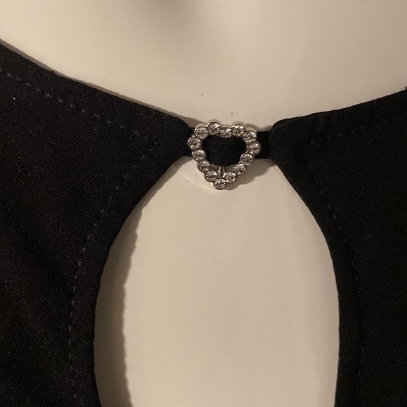 Black, peekaboo, crop top, heart rhinestone buttons - Picture 3 of 7